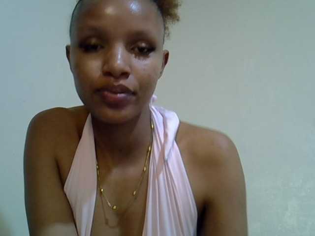 Luiza22 live cam on BongaCams
