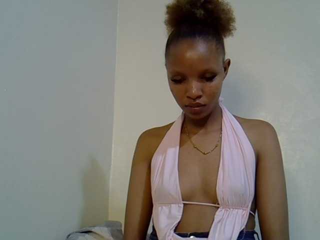 Luiza22 live cam on BongaCams