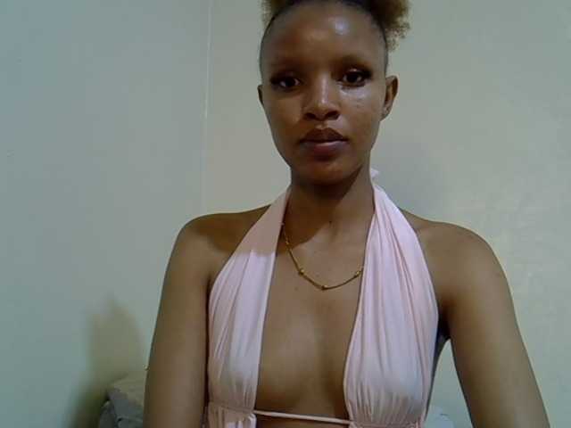 Luiza22 live cam on BongaCams