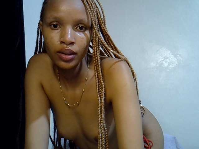 Luiza22 live cam on BongaCams