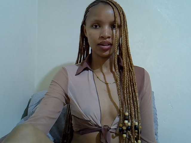 Luiza22 live cam on BongaCams