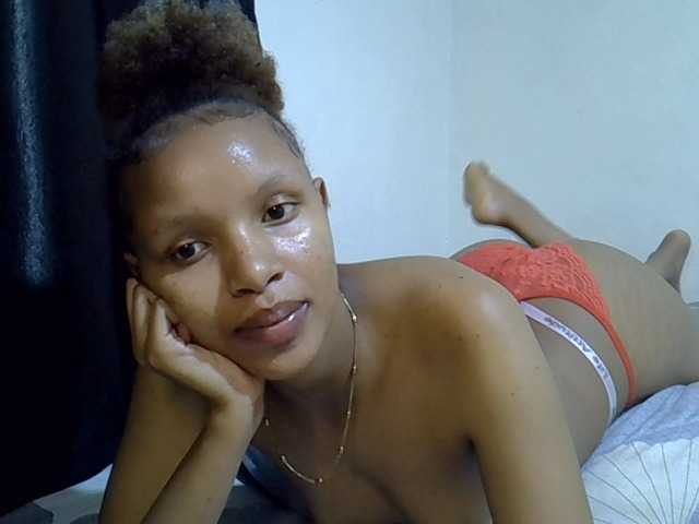 Luiza22 live cam on BongaCams