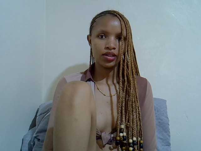 Luiza22 live cam on BongaCams