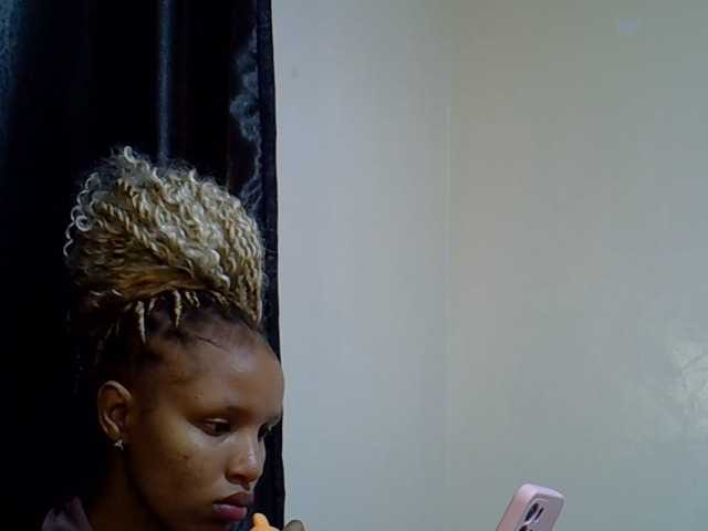 Luiza22 live cam on BongaCams
