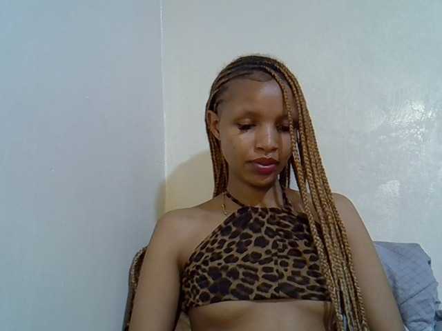 Luiza22 live cam on BongaCams