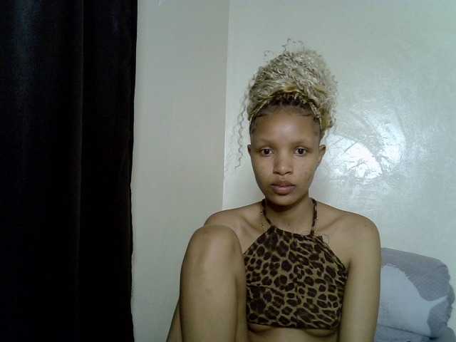 Luiza22 live cam on BongaCams