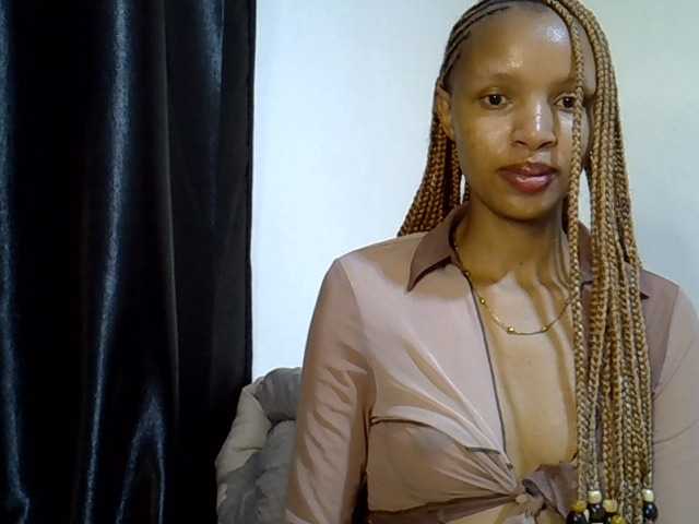 Luiza22 live cam on BongaCams
