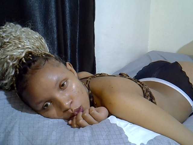 Luiza22 live cam on BongaCams