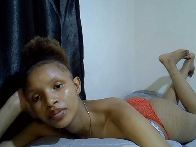 Luiza22 live cam on BongaCams