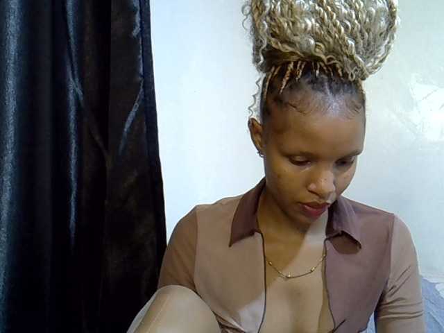 Luiza22 live cam on BongaCams
