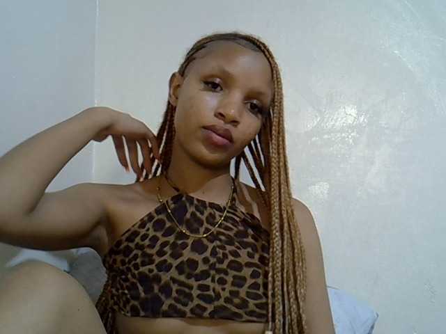 Luiza22 live cam on BongaCams