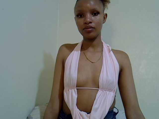 Luiza22 live cam on BongaCams