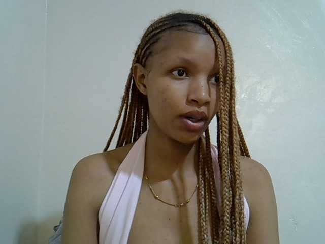 Luiza22 live cam on BongaCams