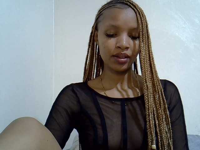 Luiza22 live cam on BongaCams