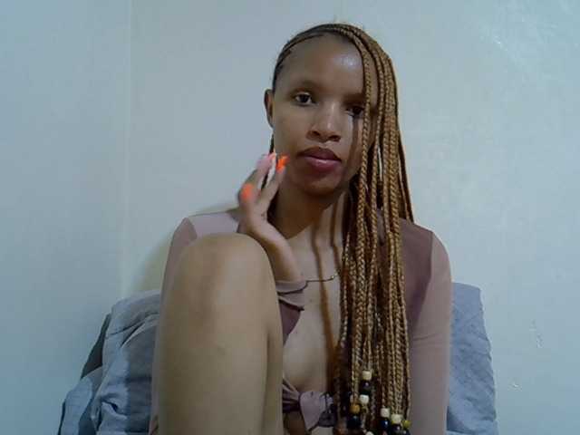 Luiza22 live cam on BongaCams