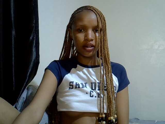 Luiza22 live cam on BongaCams