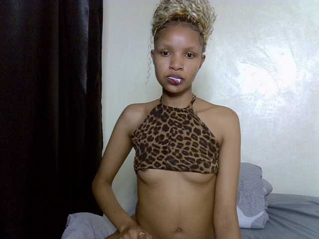 Luiza22 live cam on BongaCams