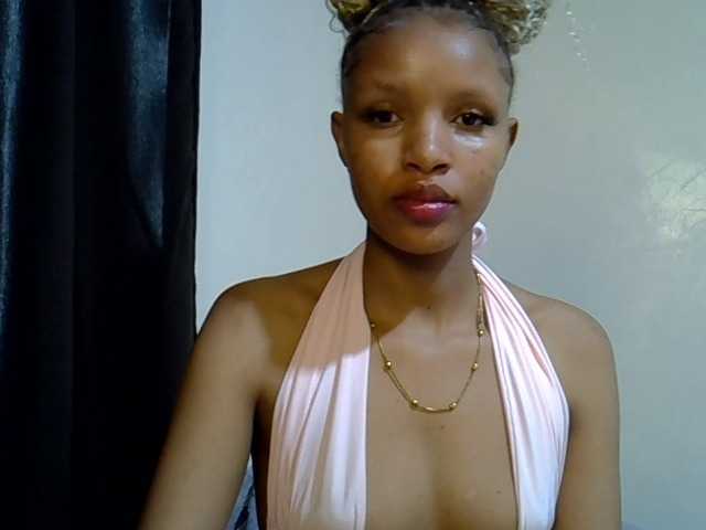 Luiza22 live cam on BongaCams