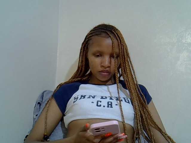 Luiza22 live cam on BongaCams