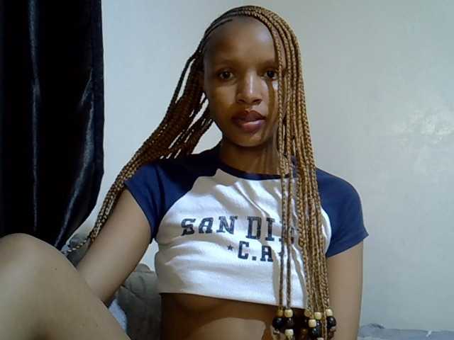 Luiza22 live cam on BongaCams