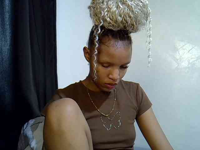 Luiza22 webcam