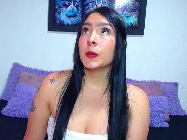 Ambar-Mills live cam on BongaCams