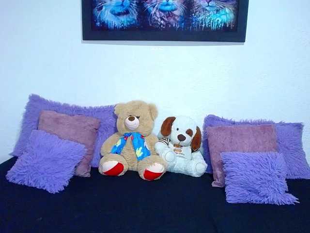 Ambar-Mills live cam on BongaCams