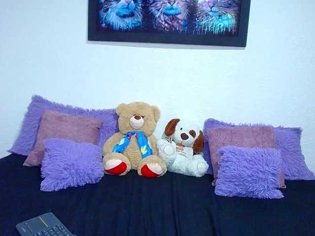 Ambar-Mills live cam on BongaCams