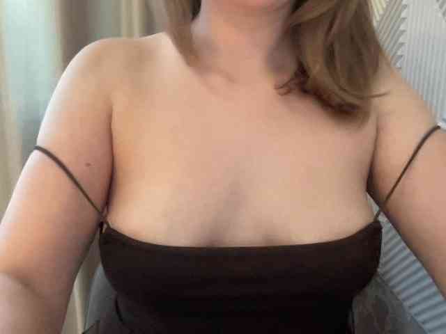 yourqueen webcam