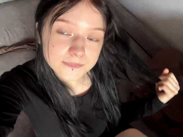 NeliaDates live cam preview