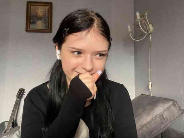 NeliaDates webcam