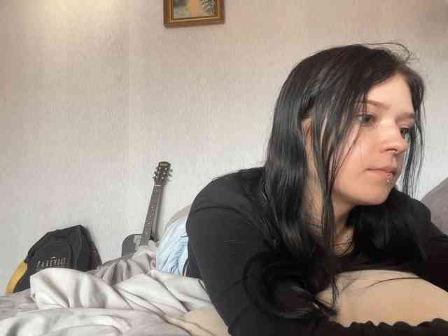 NeliaDates webcam