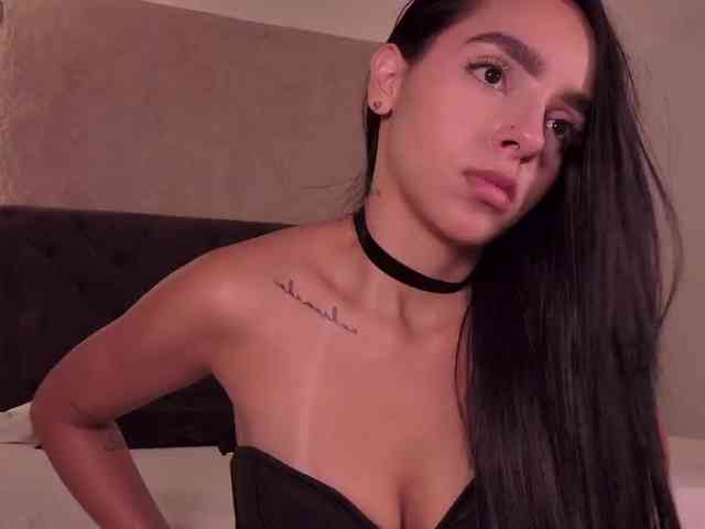 Model: ValentinaMilan