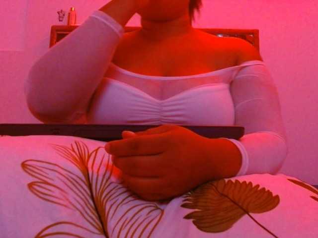 Angela1-1 live cam on BongaCams