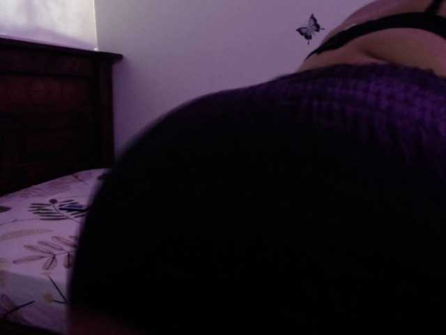 Angela1-1 live cam on BongaCams