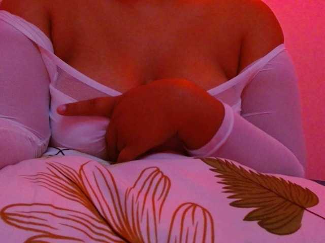 Angela1-1 live cam on BongaCams