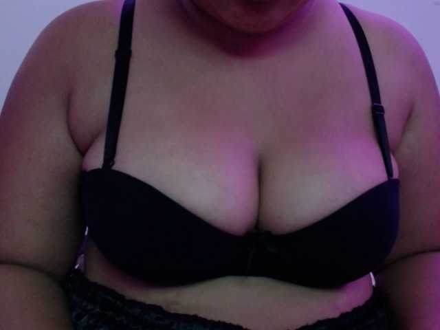 Angela1-1 live cam on BongaCams