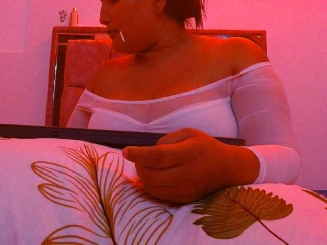 Angela1-1 live cam on BongaCams