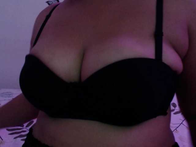 Angela1-1 live cam on BongaCams