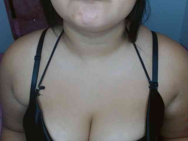 Angela1-1 webcam