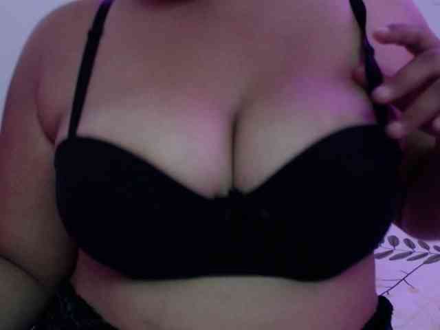 Angela1-1 webcam