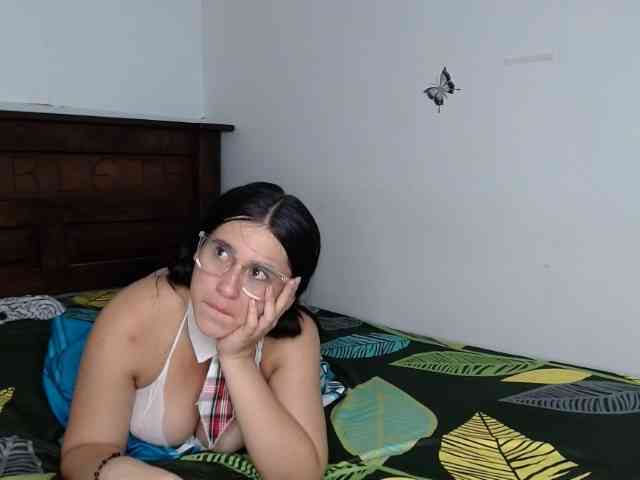 Angela1-1 Live Webcam on BongaCams