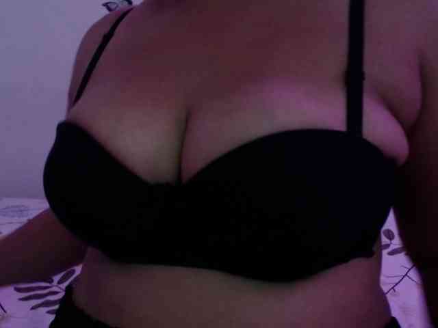 Angela1-1 webcam
