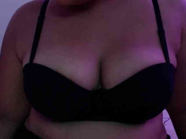 Angela1-1 webcam