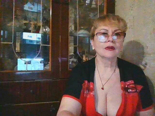 le modèle SophieBurns est en webcam porno dans un show sur le site bongacams, il possède les tags suivants: White/Caucasian,Blonde,Shaved