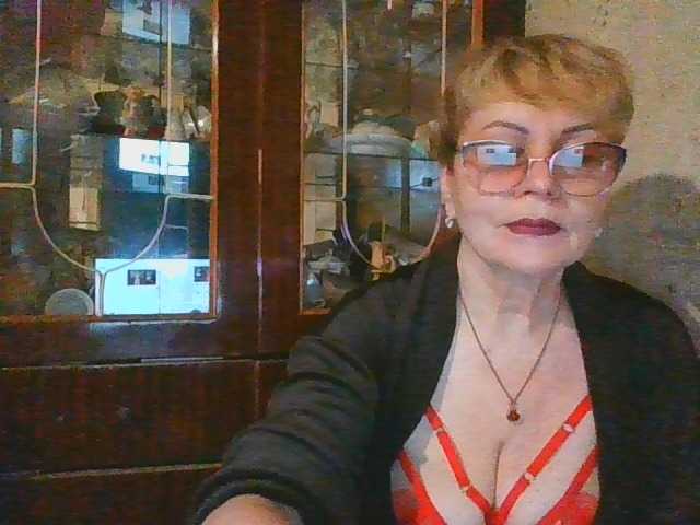le modèle SophieBurns est en webcam porno dans un show sur le site bongacams, il possède les tags suivants: White/Caucasian,Blonde,Shaved