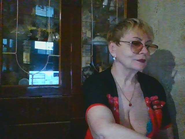 SophieBurns, en vivo ahora en BongaCams