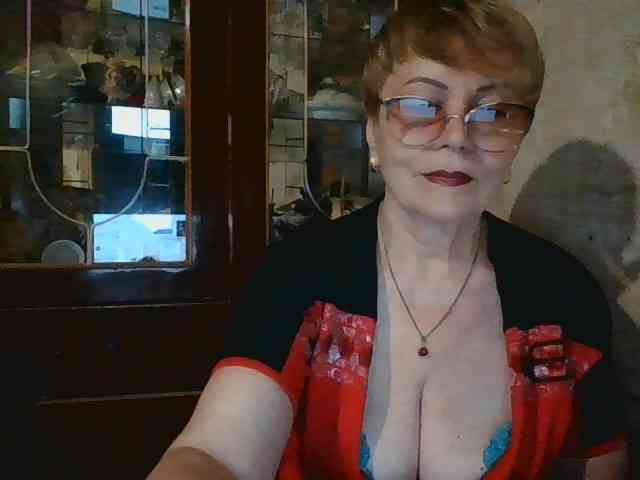 SophieBurns live female cam on bongacams