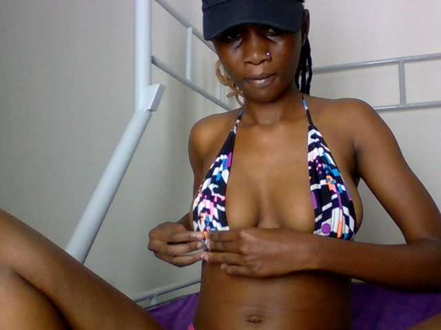 Theemisssexxy, en vivo ahora en BongaCams