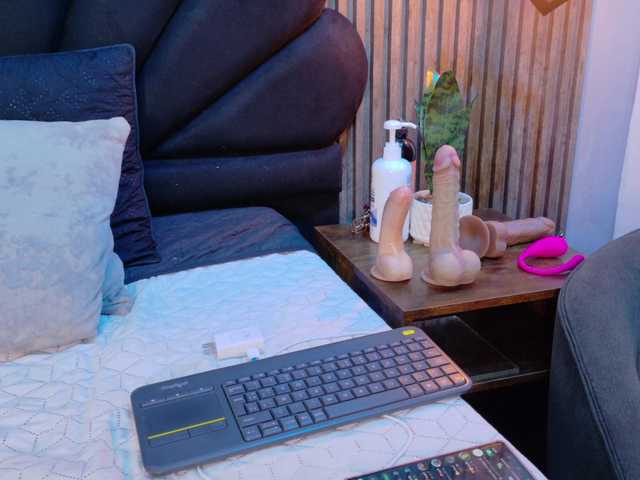yourwetdreamgirl live cam on BongaCams